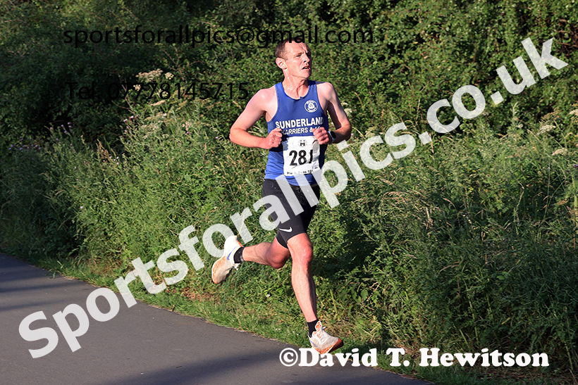 The 2025 Tynedale Pie n Peas 10k Road Race, Ovington to Low Prudhoe, Northumberland. Photo: David T. Hewitson/Sports for All Pics